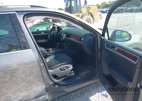 2013 Volkswagen Touareg Tdi Lux z USA, uszkodzony, nr VIN WVGEP9BP7DD005089